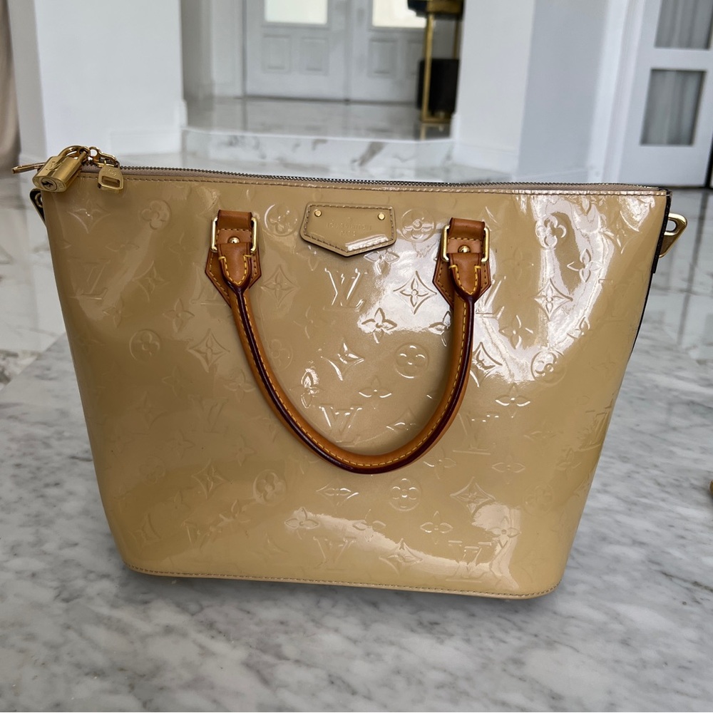 Louis Vuitton Cream Tote Bag with Glossy Finish
